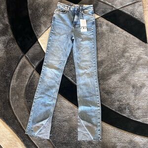 NWT ZARA LIGHT WASH SLIM FLARE SLIT LEG JEAN
